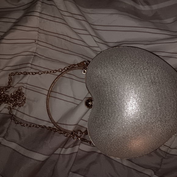 Women Heart Shape Crystal Tassel Bag - Picture 5 of 9